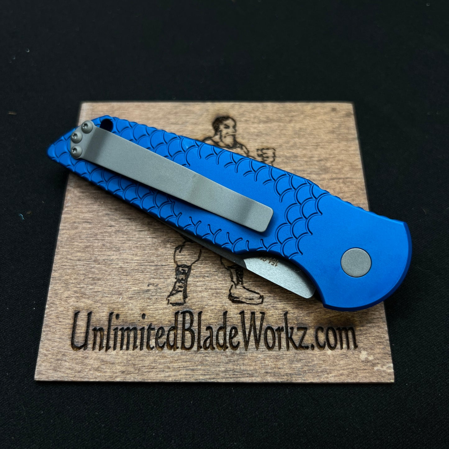 Pro-Tech TR-3 X1 Automatic BLUE Fish Scale Alum (3.5" 154CM SW) TR-3 X1 SW