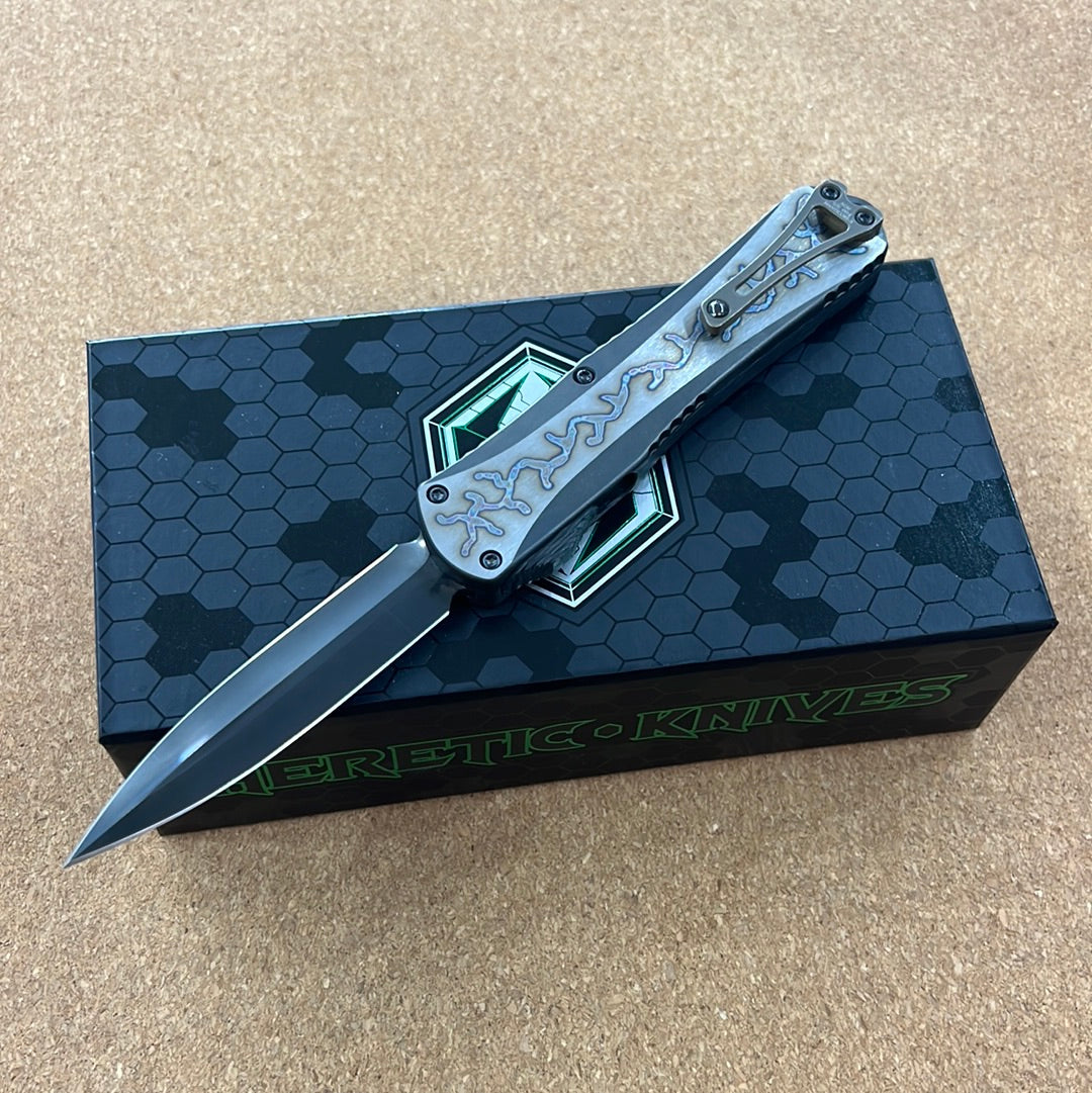 Heretic Knives manticore X hand ground stonewashed dlc blade with carbon fiber & flamed Titanium chassis S/N: 004