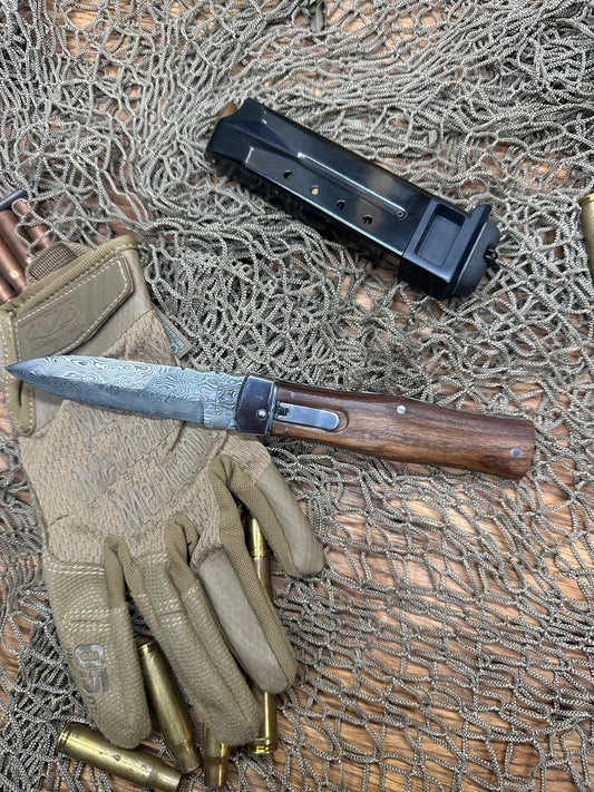 Mikov 241 Predator Damascus