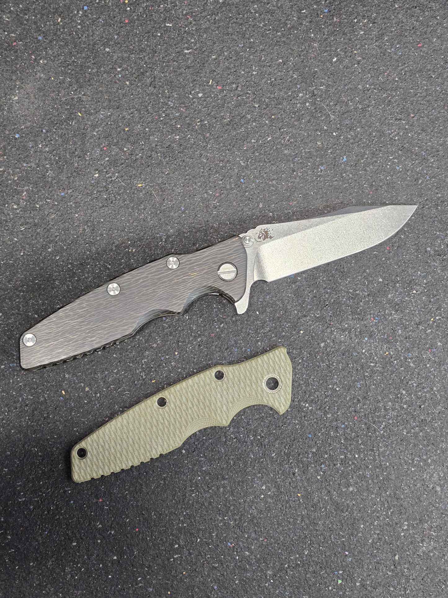 Hinderer Eklipse Upgraded dark matter CF scale and Hinderer Titanium deep carry clip