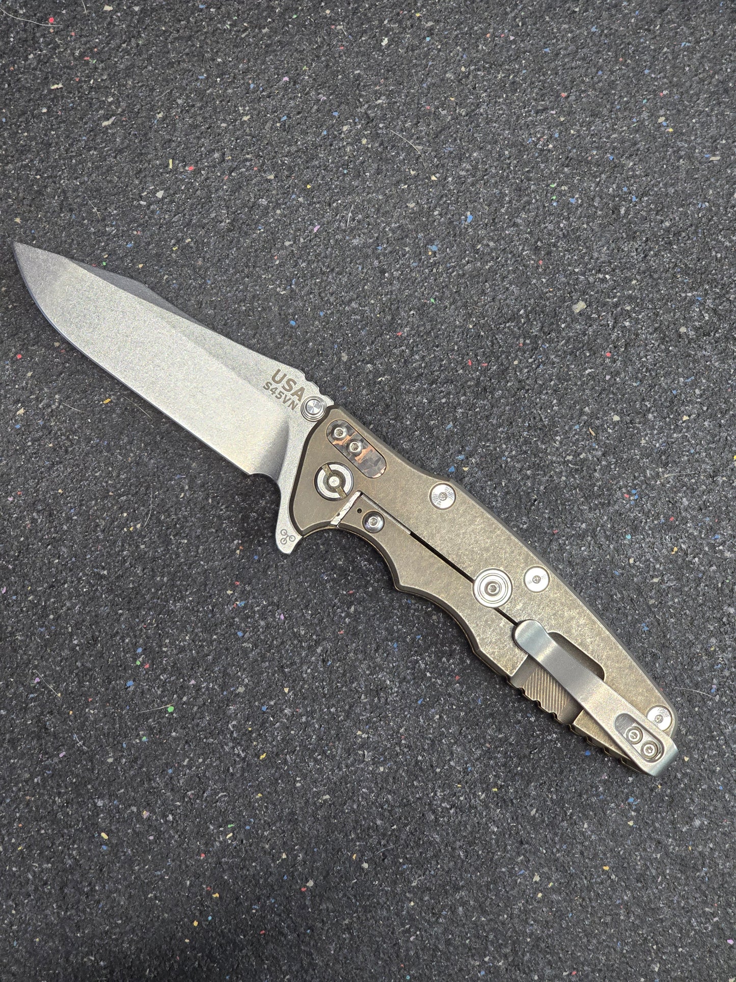 Hinderer Eklipse Upgraded dark matter CF scale and Hinderer Titanium deep carry clip