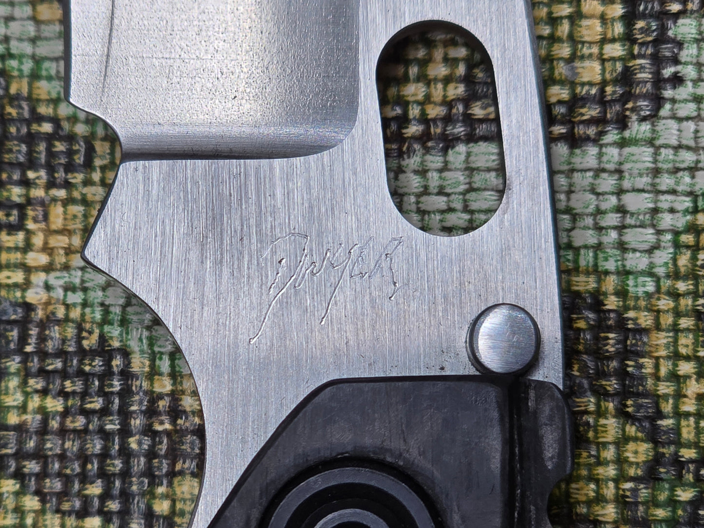 Dwayne Dwyer DCG   Carbon Fiber/ Ti scales, Magnacut BBNM
