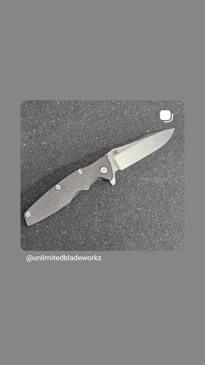 Hinderer Eklipse Upgraded dark matter CF scale and Hinderer Titanium deep carry clip
