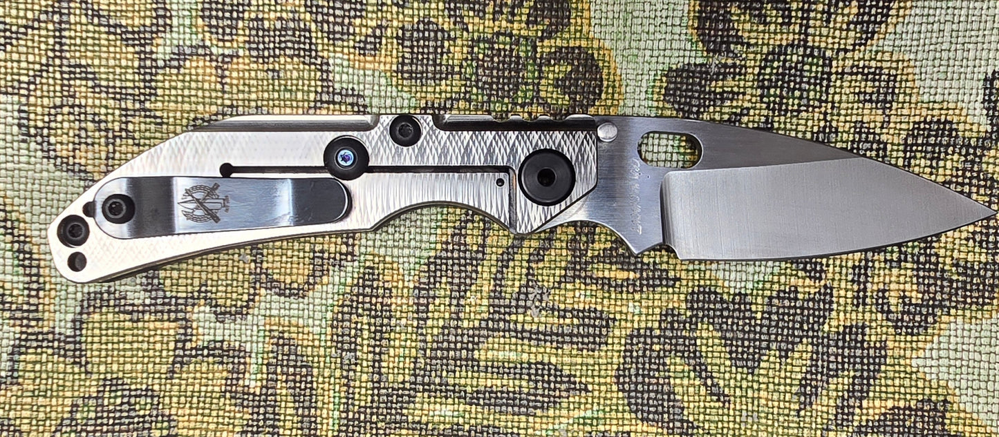 Dwayne Dwyer DCG   Carbon Fiber/ Ti scales, Magnacut BBNM