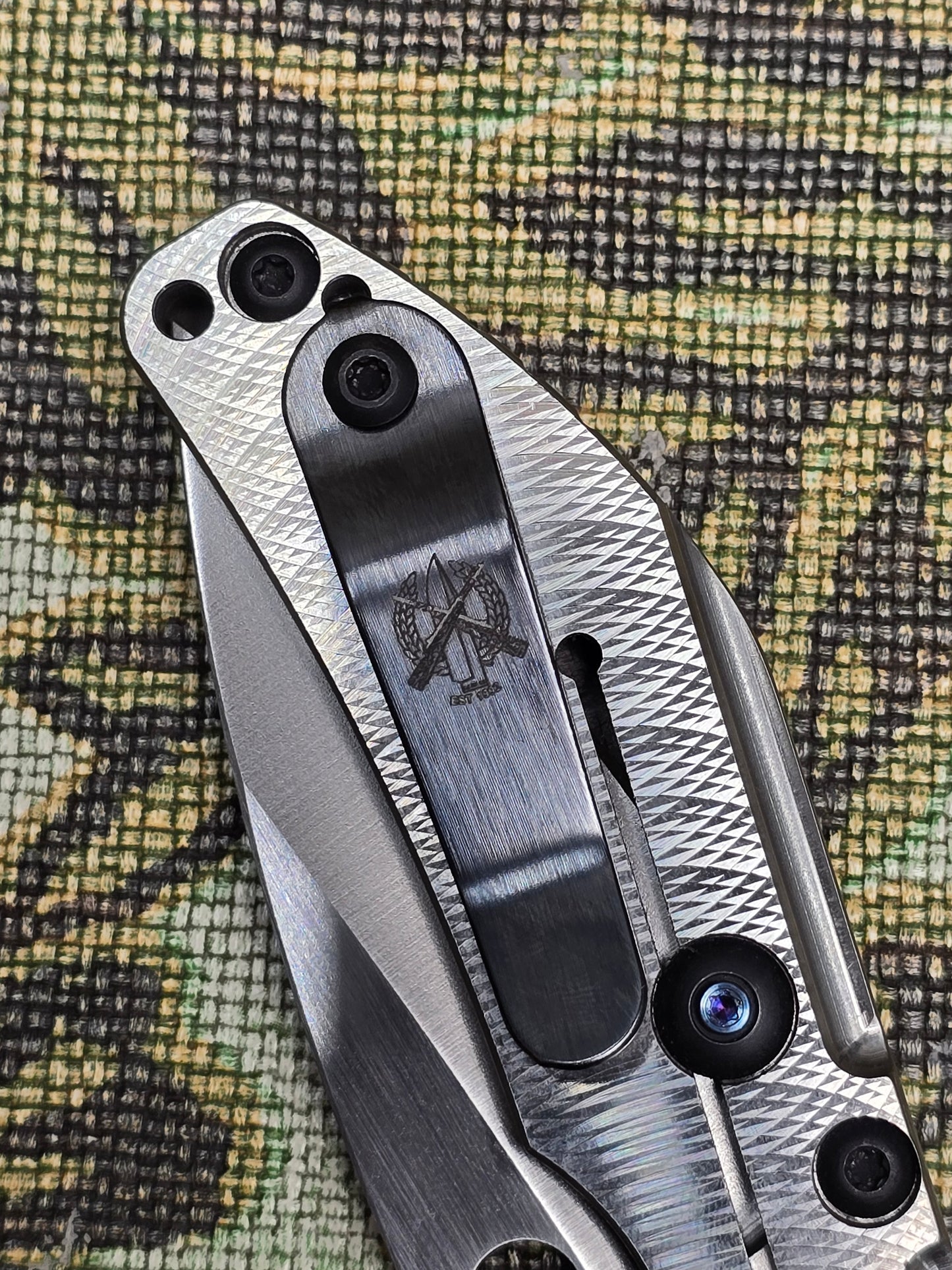 Dwayne Dwyer DCG   Carbon Fiber/ Ti scales, Magnacut BBNM